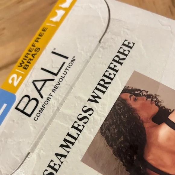 Bali Comfort Revolution Wirefree Bra - Black and White - Picture 5 of 8